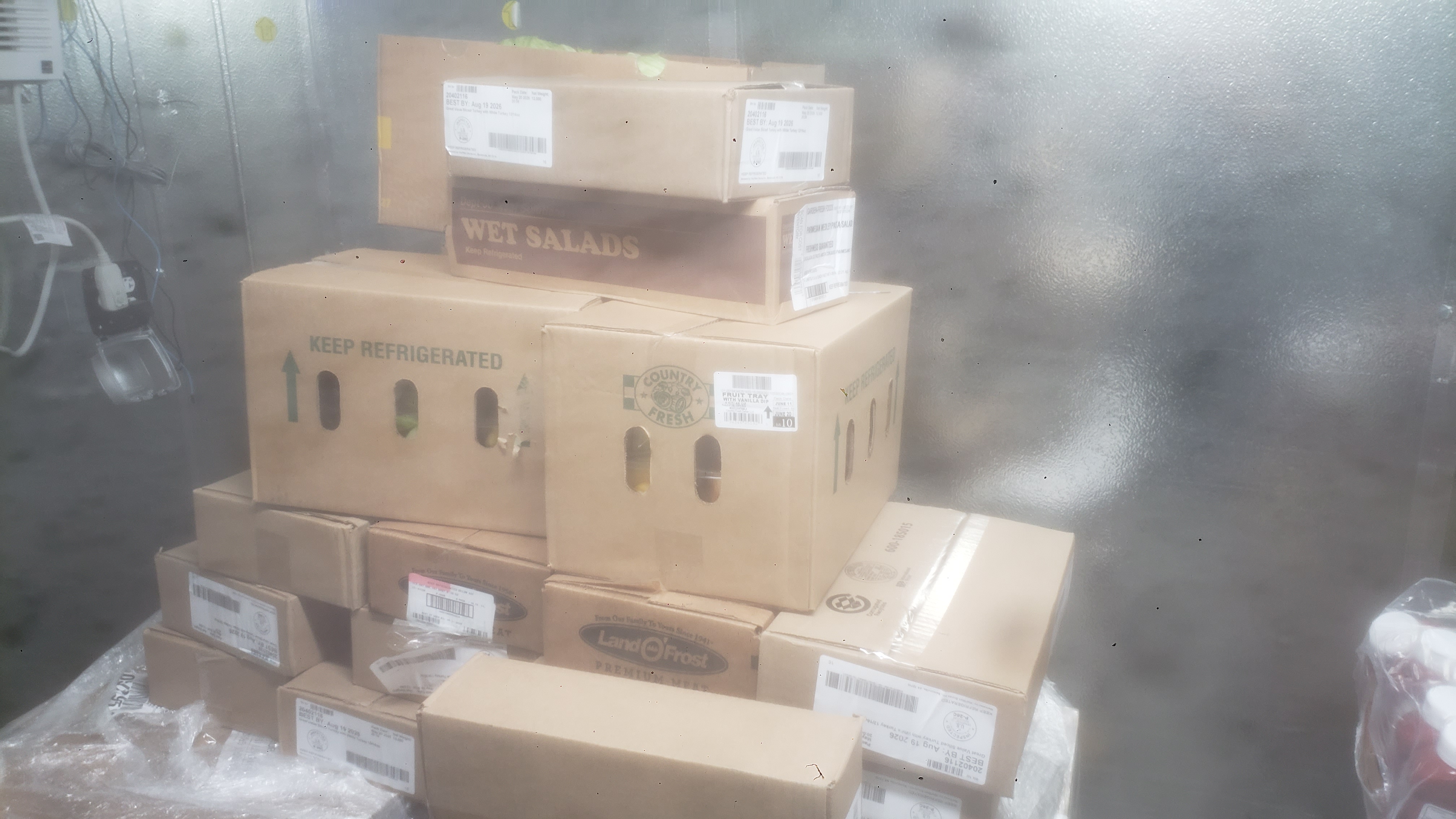 Various cardboard boxs on a pallet.